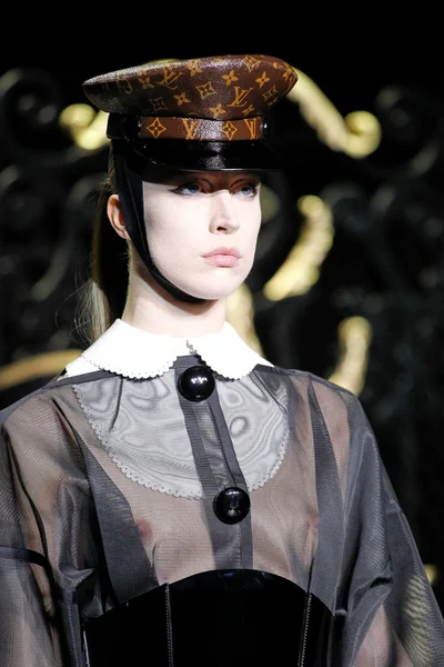 Look 3
